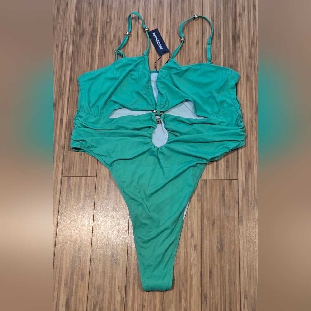 💚 NWT Pretty Little Thing High Waisted One-Piece Swimsuit